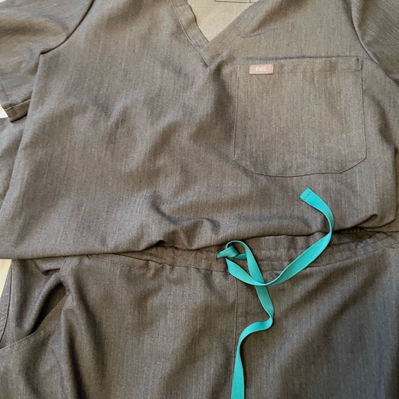 FIGS Scrubs, excellent condition. - Picture 5 of 6